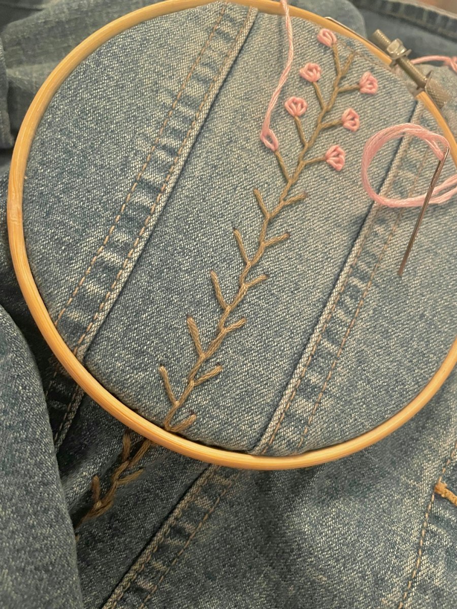 a close up of a embroidery on a pair of jeans
